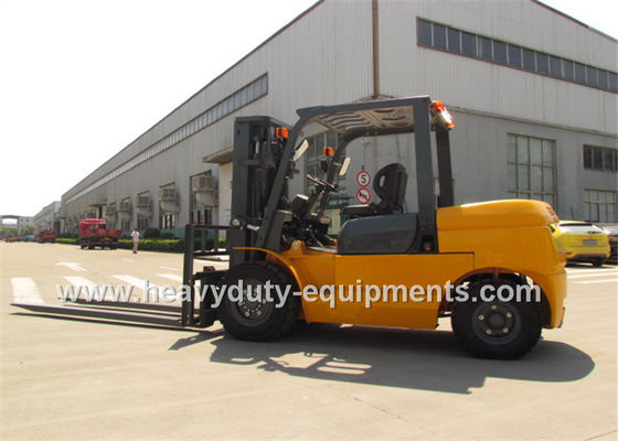 चीन Sinomtp FD50 Industrial Forklift Truck 5000Kg Rated Load Capacity With ISUZU Diesel Engine आपूर्तिकर्ता