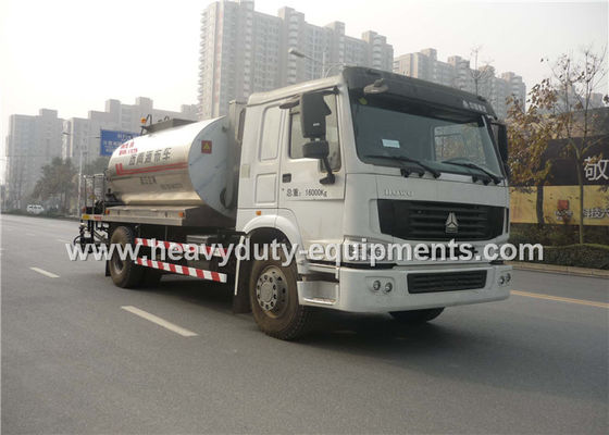 चीन Truck Mounted Type Liquid Asphalt Tanker With Pump Output 5 Ton / H आपूर्तिकर्ता